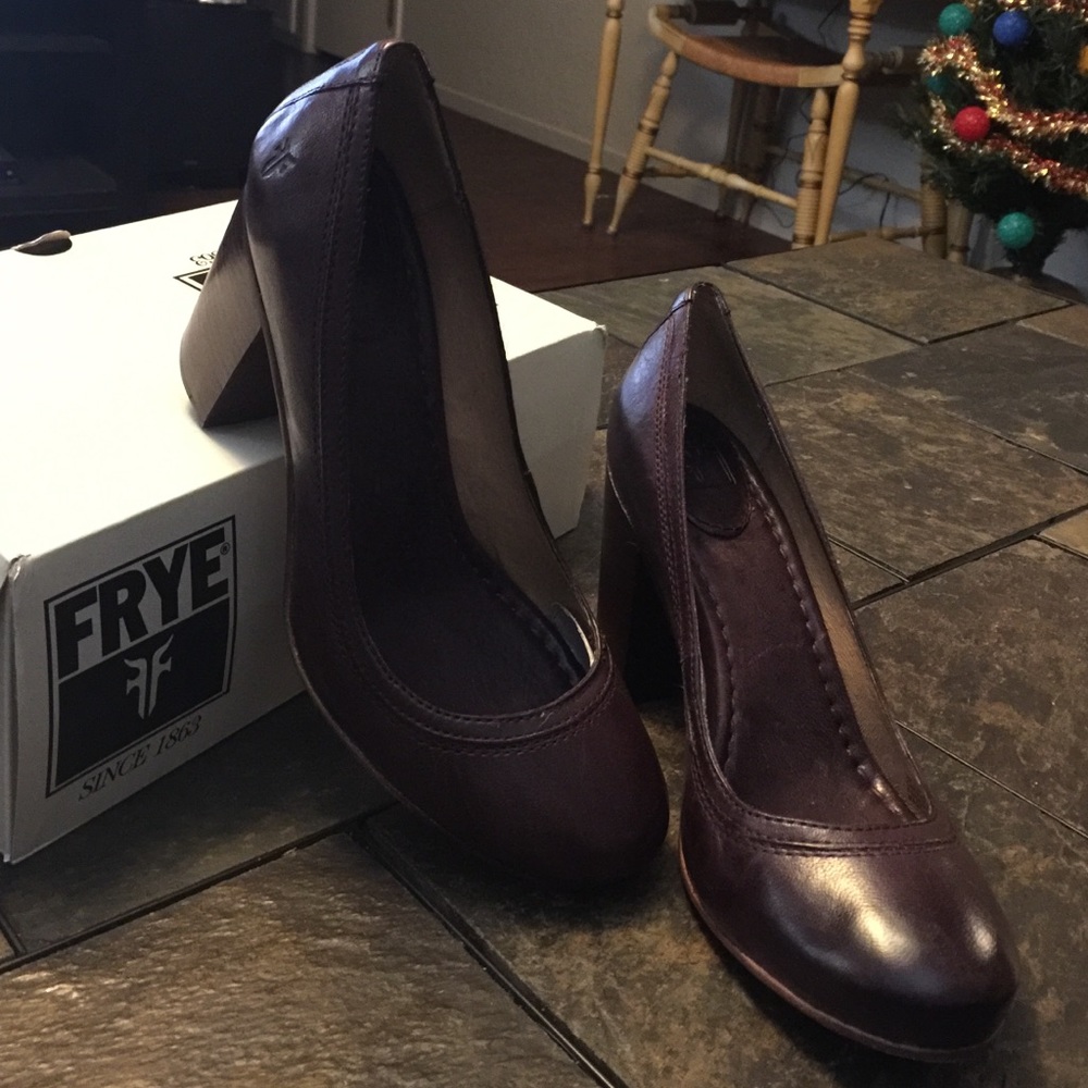 Frye Plum Carson Pump - image 1